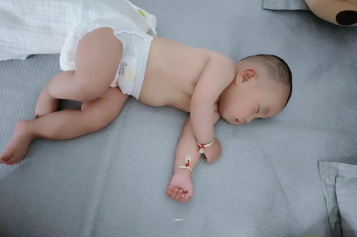 长葛3个月宝宝怎么抱